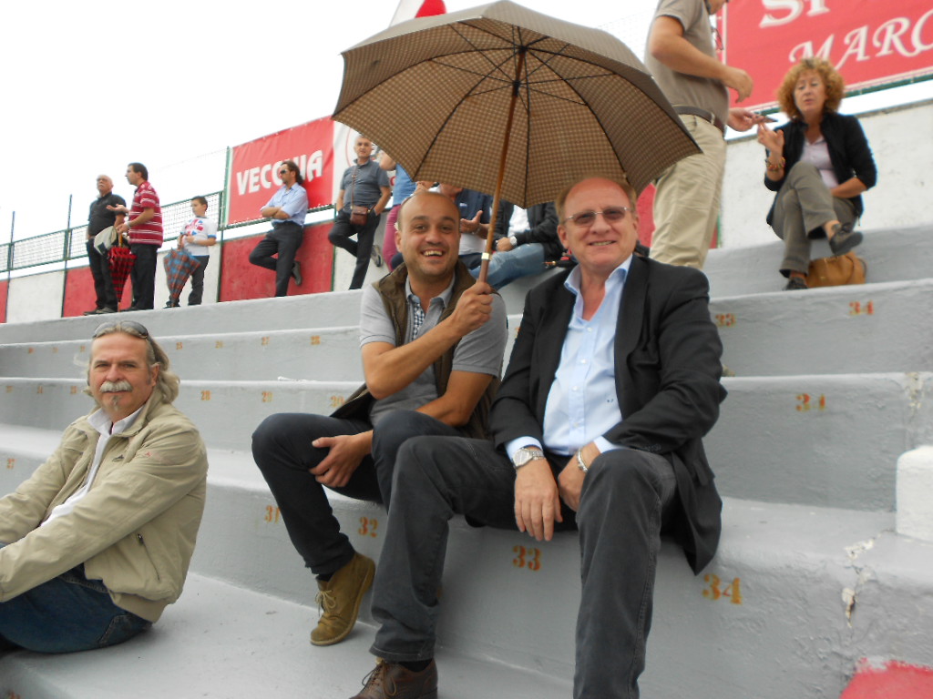 il presidente Severini in tribuna a Spoleto sotto la pioggia