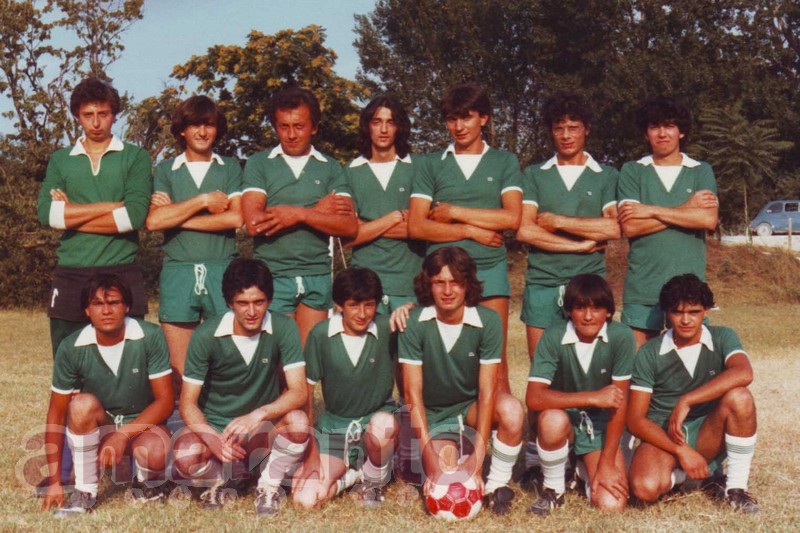 Giorgio calciatore (Ã¨ il secondo accosciato da destra)