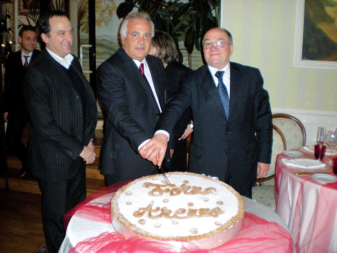 Il taglio della torta di Natale con Cari e Mancini