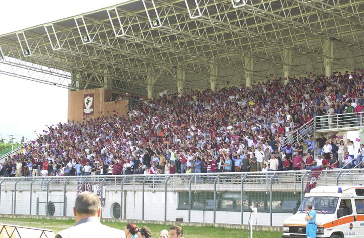 la tribuna stracolma per i play-off 2001 col Livorno