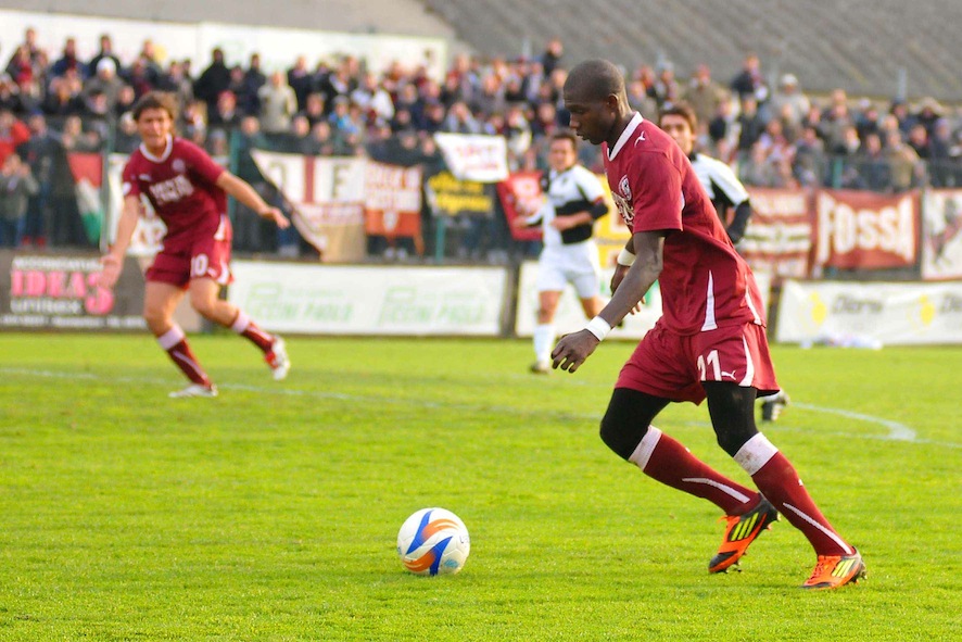 dicembre 2011, CissÃ© sta per segnare il gol del 3-1