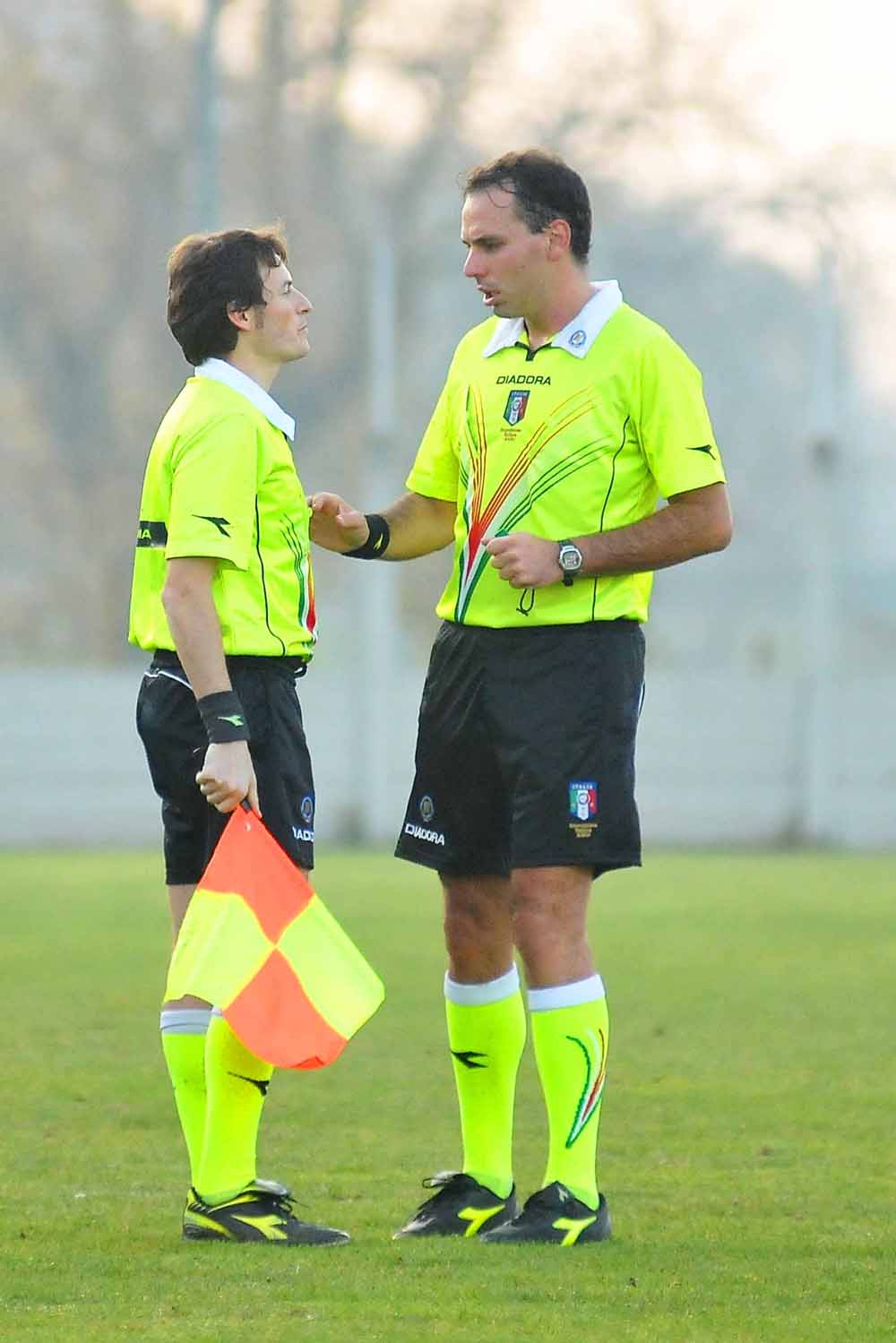 l'arbitro Naccari e l'assistente Ambrosino