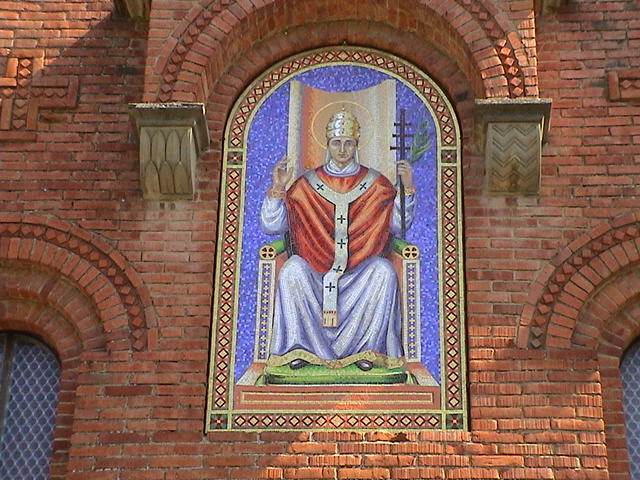 Sul mosaico della facciata Ã¨ rappresentato il santo titolare della chiesa