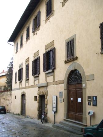 Casa Vasari si trova lungo via XX Settembre