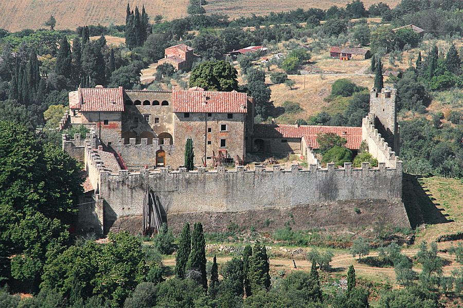 Il maniero Ã¨ detto anche Castel Pugliese dalla famiglia che ne fu proprietaria nel Cinquecento