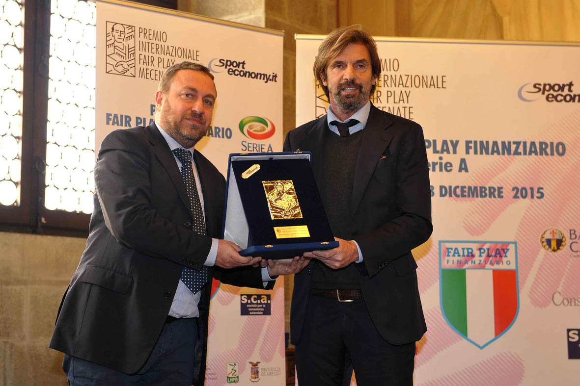 Filippo Galli ritira il premio per il Milan
