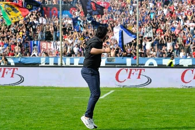 Gattuso festeggia con i tifosi nerazzurri (foto pisachannel)