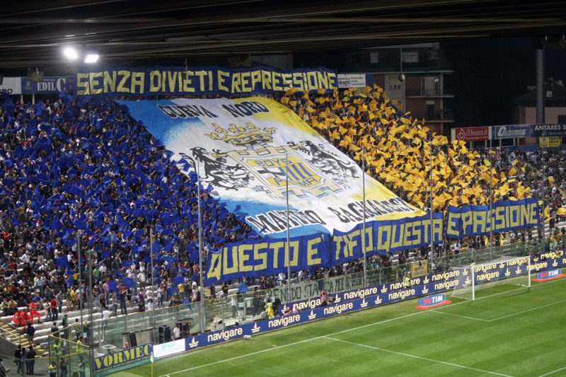 i tifosi del Parma hanno appena festeggiato la promozione in Lega Pro
