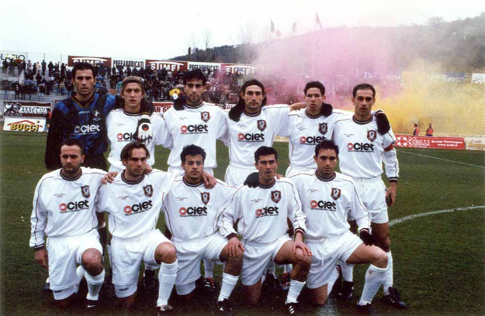 capitano dell'Arezzo 2000/01 con Frick e Ricchiuti