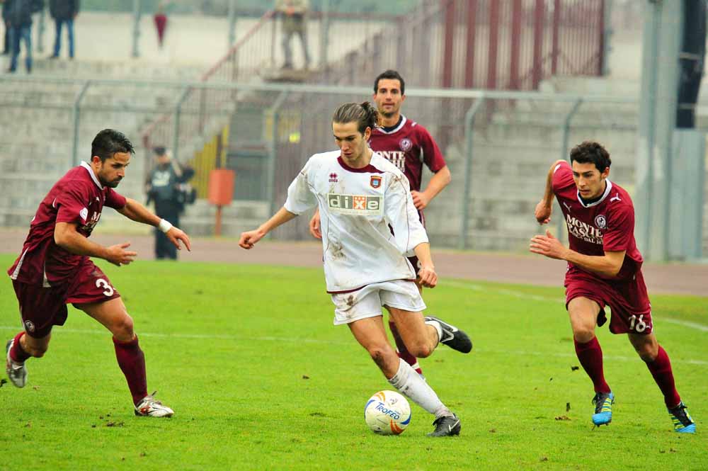 Paolo Regoli, punto di forza del Pontedera, nel match di Arezzo