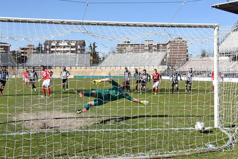 il gol su rigore di Taugourdeau in Piacenza-Siena 3-0