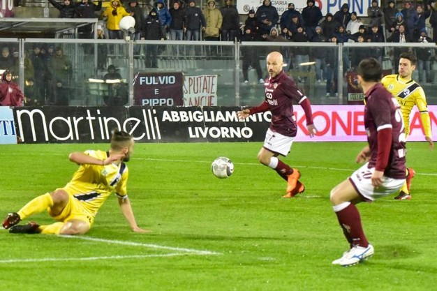 il Livorno batte il Siena e torna in testa (foto QN)