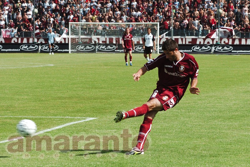 Fabiano Rodrigues Lima, in azione durante Arezzo-Cesena del maggio 2006