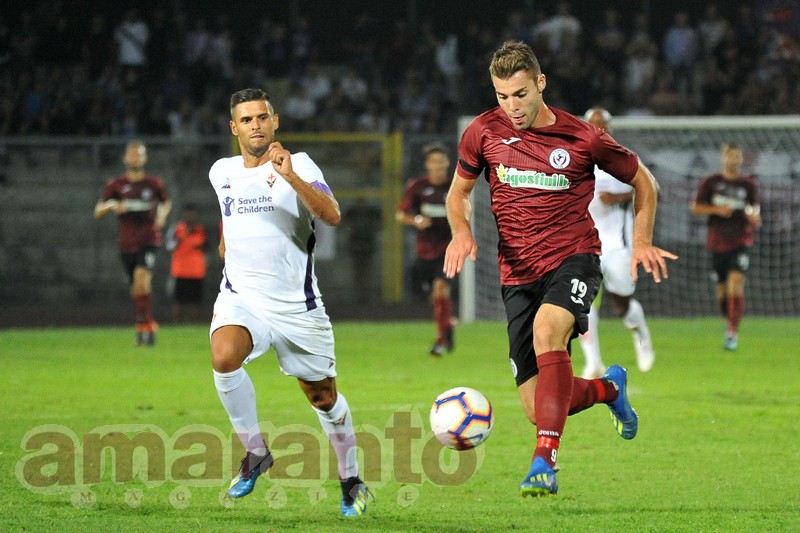 Mattia Persano accelera verso il gol alla Fiorentina