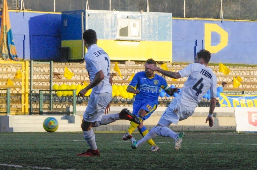 il gol vittoria di Tavano a Carrara (foto LaVoceApuana.com)