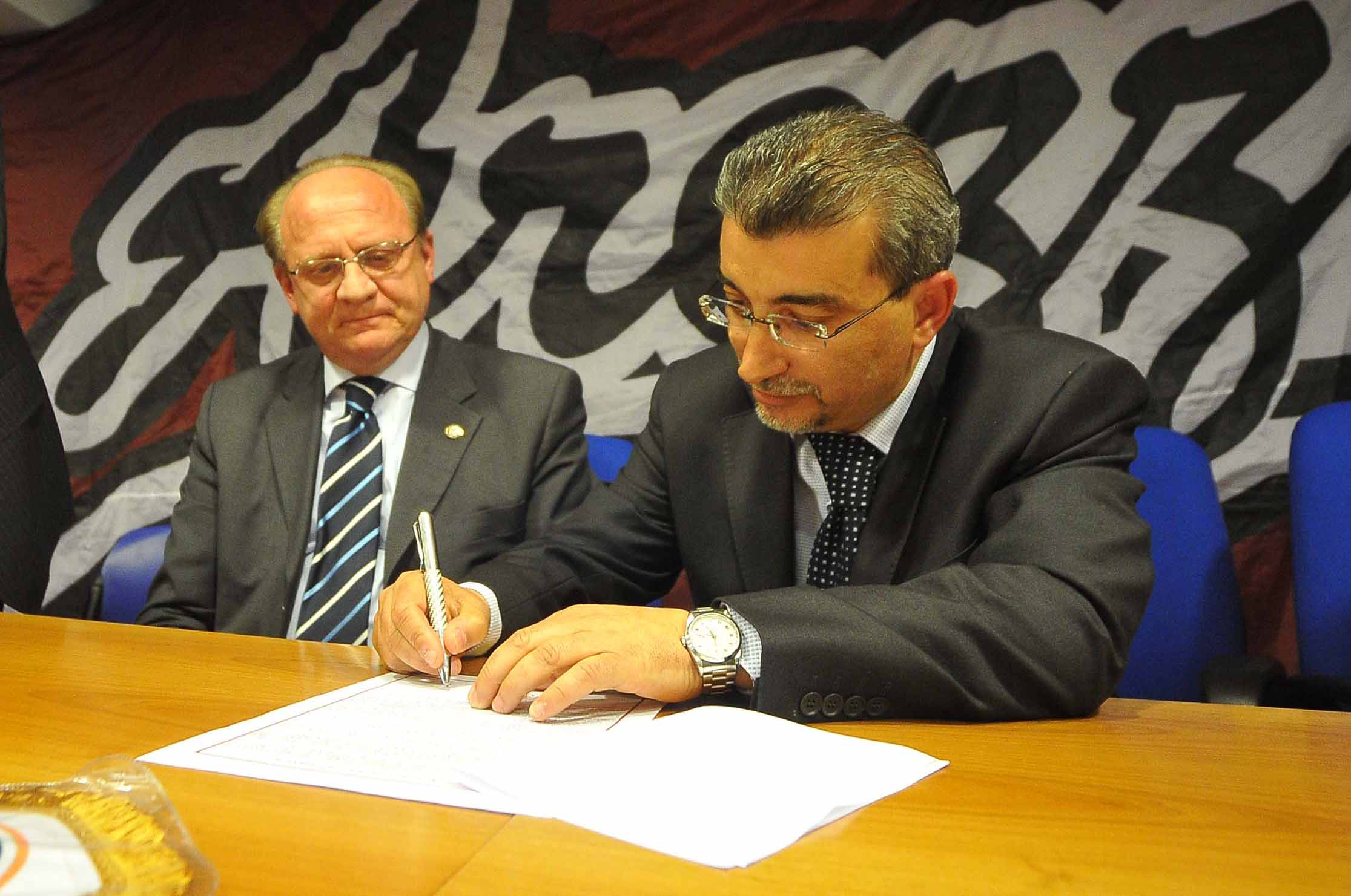 la firma dell'accordo fra Severini e Zerbini