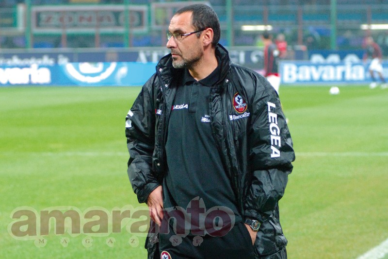 Maurizio Sarri, qui in Milan-Arezzo di Coppa Italia, oggi compie 60 anni
