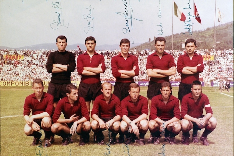 l'Arezzo della promozione in B nel 1966 (Zanetti Ã¨ il quarto accosciato da sinistra)