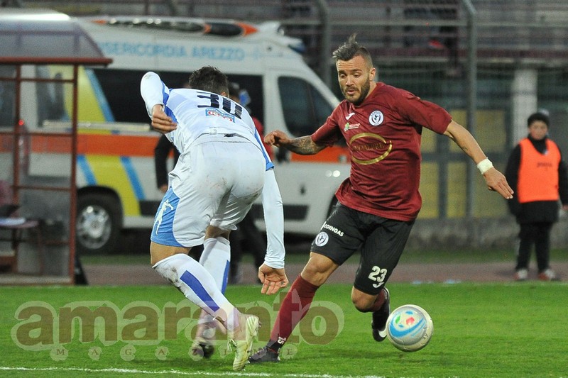 Mattia Rolando dribbla Rigione prima di sfiorare il gol del 2-1
