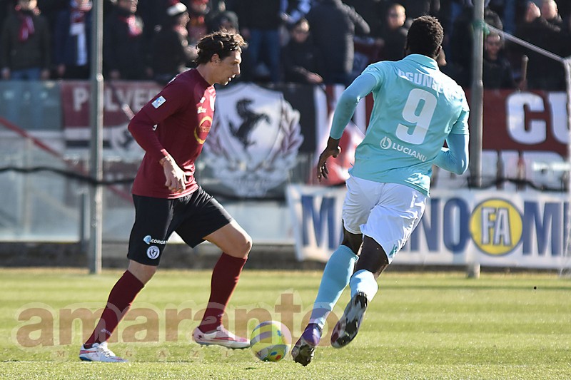 Roberto Ogunseye in azione nel match della scorsa stagione
