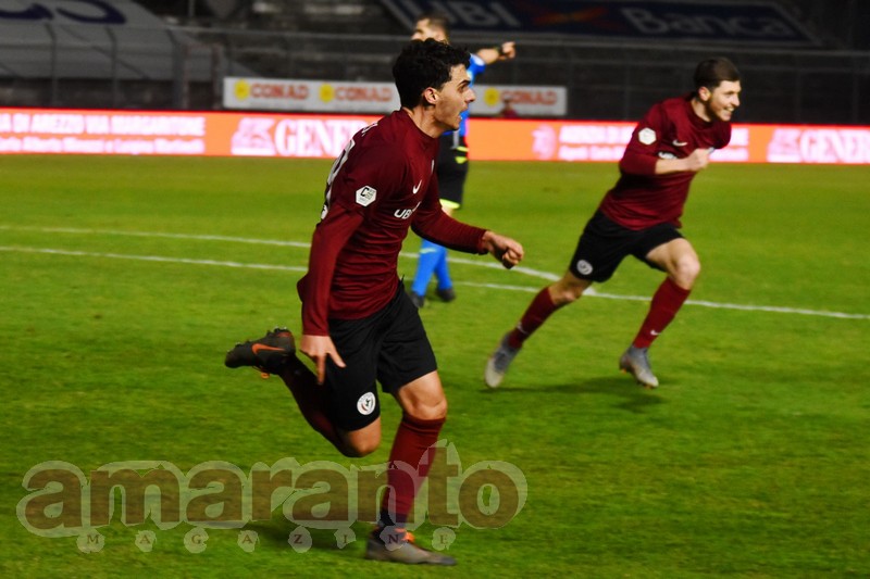 Lorenzo Tassi festeggia il gol del pareggio