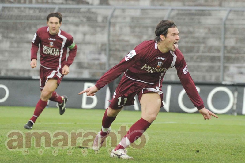 Riccardo Maniero, autore del gol del pari dell'Avellino, qui con la maglia dell'Arezzo