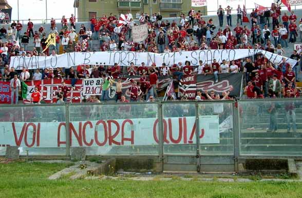 i tifosi aretini a Pisa nella primavera del 2004
