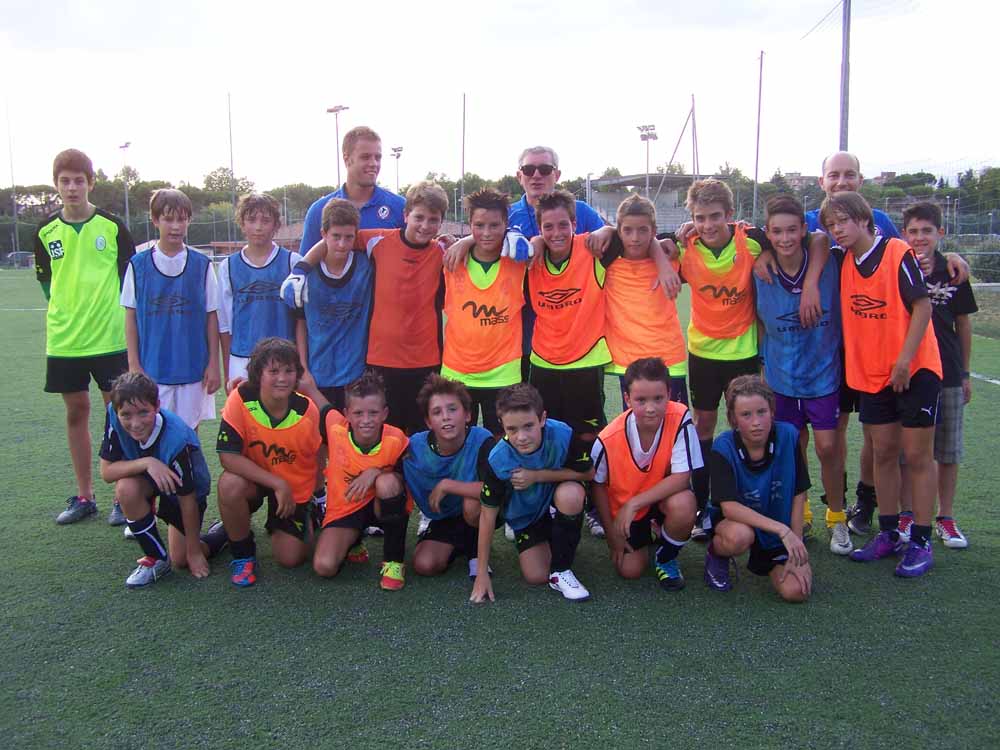 allenatori e giovani calciatori al Villaggio Amaranto